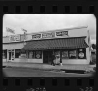 Exterior view of a Muslim market in Los Angeles (Calif.)