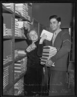 Frances Howard assisting Nate Halpern with purchasing textbooks, University of Southern California, 1935