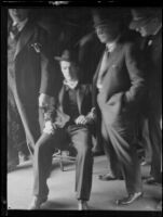 William Edward Hickman handcuffed to detectives Lucas and Raymond during extradition, Oregon, 1927