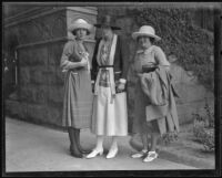 Spectators at Rudolph Valentino's bigamy trial, Los Angeles, 1922