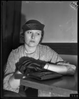 Marjorie Gay is given money in her divorce settlement, Los Angeles, 1934
