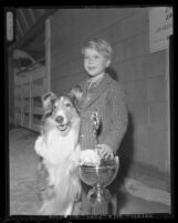 Jon Provost and Lassie pose with the Patsy Award, 1958