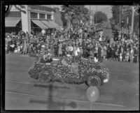 Decorated automobile with the Mayor of Los Angeles in the Tournament of Roses Parade, Pasadena, 1927