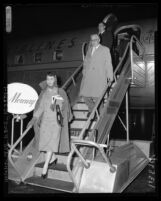 Actress Jennifer Jones and husband, producer David O. Selznick disembarking plane in Los Angeles, Calif., 1957