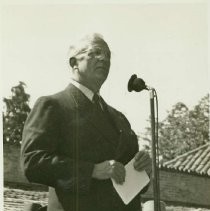 Governor Olsen speaking at Sutter's Fort