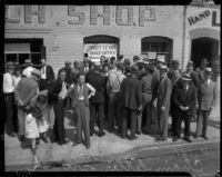 Crowd gathers around chain letter racket shop, Los Angeles, 1935