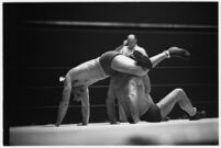 Heavyweight wrestler Vincent López grappling with newcomer El Pulpo at the Olympic, Los Angeles, 1937