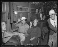 Mexican migrant workers disembark in Los Angeles (Calif.)