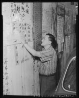 Preparing for New Year festivities in Chinatown, Los Angeles (Calif.)