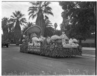 "Snow White and the seven dwarfs" float in the Tournament of Roses Parade, Pasadena, 1938