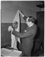 Attorney Jerry Giesler at the trial where his client Dr. George K. Dazey is accused of the murder of his second wife, Doris S. Dazey, Los Angeles, 1939-1940