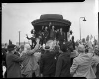 Members of Southern California Townsend club start trip to national convention, October 21, 1935