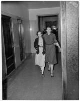 Deputy Sheriff Bess Bailey escorts Betty Flay Hardaker during her trial for the murder of her daughter, Los Angeles, 1940