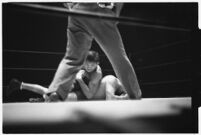 Heavyweight wrestler Vincent López grappling with newcomer El Pulpo at the Olympic, Los Angeles, 1937