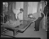 Mexican workers move into lodgings at Whittier Ranch, Los Angeles County (Calif.)
