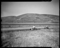 Race car drivers Rex Mays and Bob Swanson race at the Legion Ascot speedway, Los Angeles, 1935