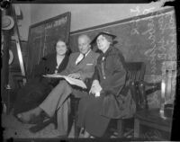 Ray Splivalo and Harriet Jordon with Rheba Crawford during the preliminary trial for her criminal libel case, Los Angeles, 1935