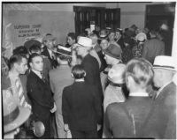 Crowd gathered outside the trial of Albert Dyer, confessed murderer of three Inglewood girls, Los Angeles, August 1937