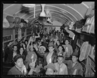 Mexican migrant workers travel by train to Los Angeles (Calif.)