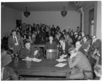 Crowd watches courtroom proceedings during murder trial of Betty Hardaker, Los Angeles, 1940