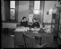 Cult victim Delight Jewett and U.S. Attorney Fleet Palmer in his office, Los Angeles, 1937