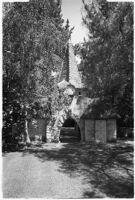 Gatehouse on the estate of film comedian Harold Lloyd and his wife Mildred, Beverly Hills, 1927