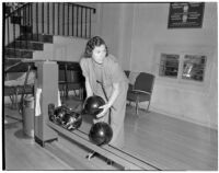 Mrs. William E. Beatty, chairman of the bowling event during a Women's Field Day Challenge, May 1939