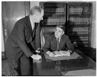 Former boxer Kid McCoy, with Judge A. A. Scott, in court to claim $105 that the authorities confiscated from his person 13 years ago when he was arrested for murder, Los Angeles, December 23, 1937