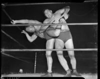 Heavyweight wrestling champion Dean Detton grappling with his opponent Vincent López, Los Angeles, 1937