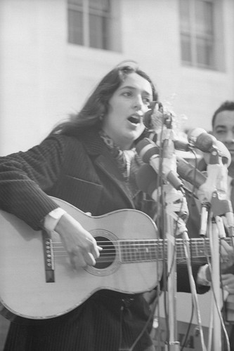 Joan Baez singing on Sproul Hall steps