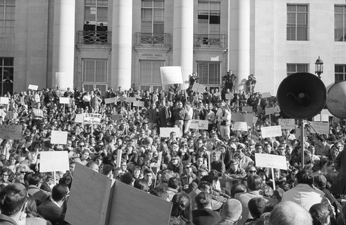 Free Speech rally in Sproul Plaza — Calisphere