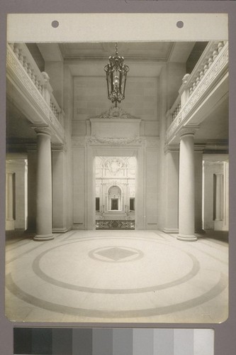 [Vestibule to Mayor's office, looking toward rotunda.]