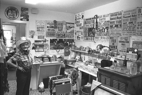 Donna Fargo in her office