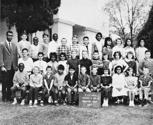 1963 class photograph of the Central Elementary School in Banning, California