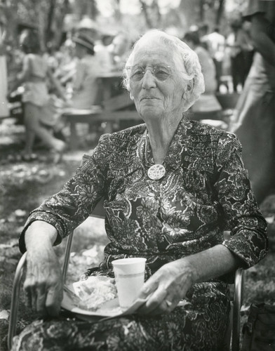 Nellie Bailiff, pioneer railroad telegrapher at Pioneer Picnic in Banning, California