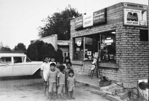 Children in front of the Hernandez Grocery store in Banning, California