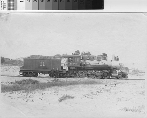 [Engine No.11, Oregon & Eureka Railroad and 3 unidentified men]