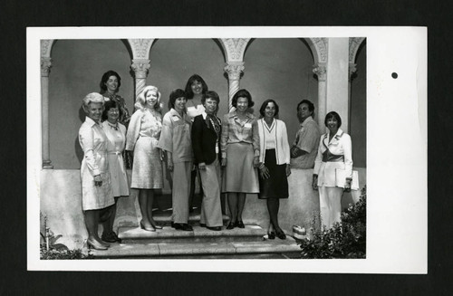 Alumnae of Scripps class of 1951 standing together by arches in Margaret Fowler Garden, Scripps College