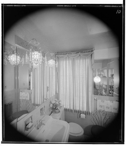 Barraclough, Mr. and Mrs. G. A., residence. Bathroom