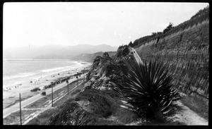 Birdseye view of the Santa Monica beach looking north from the cliffs of Palisades Park, ca.1920