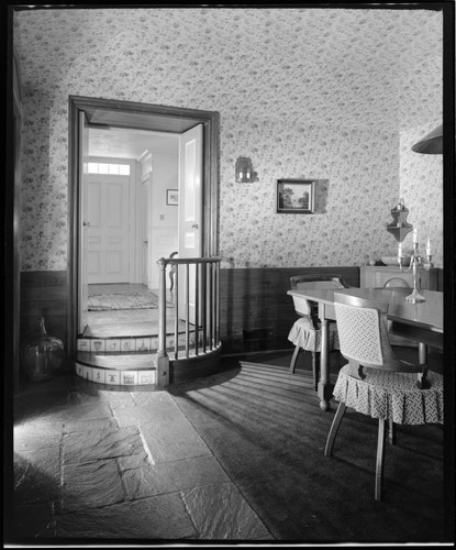 Siple, Mr. and Mrs. Allen G., residence. Dining room