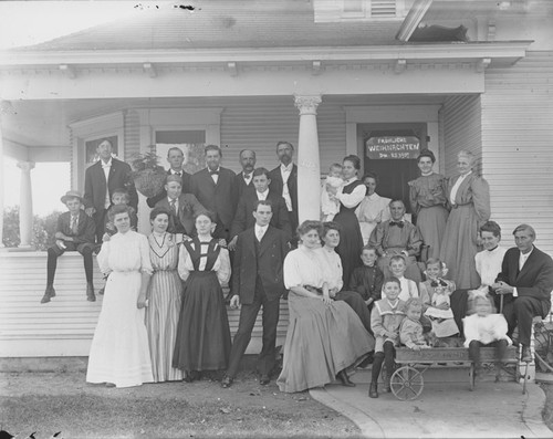 Family gathering on Christmas Day, 1907