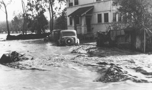 Walworth House, located on Lewis Street in Orange, California, in 1938 flood