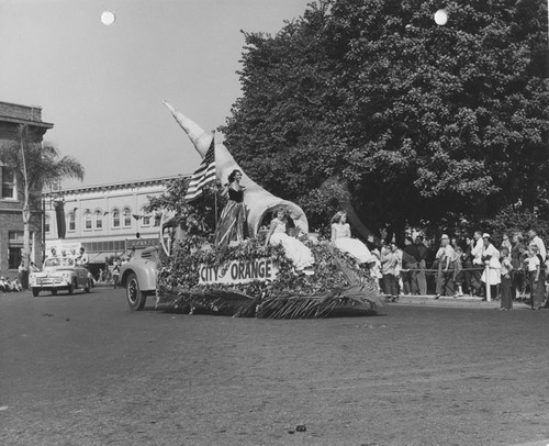 Orange Harvest Festival parade going around the Plaza Park, Orange, California, 1947