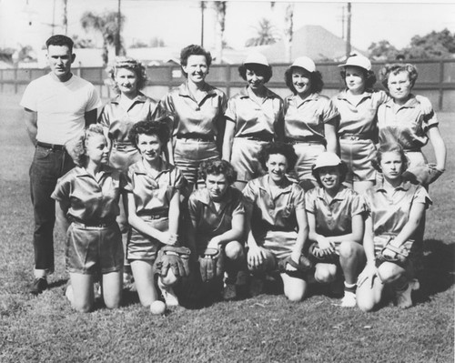 Orange Lionettes women's softball team, Fullerton, California, 1949