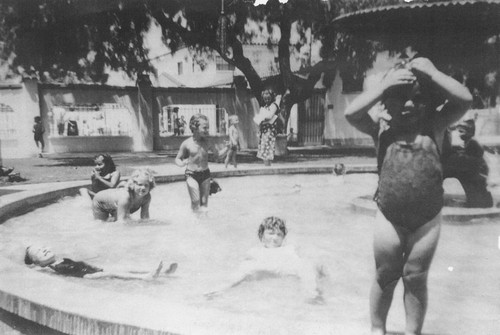 Orange City Park wading pool, Orange, California, 1950