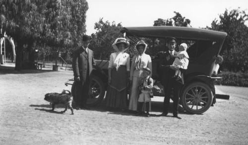 Group portrait at the Jurgen Schmetgen residence in Orange, California, 1911