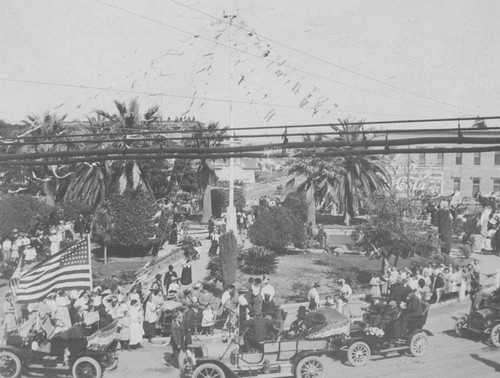 Plaza Square with parade of automobiles, Orange, California, ca. 1909