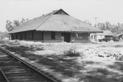 McPherson Brothers raisin packing house, Orange, California, 1954