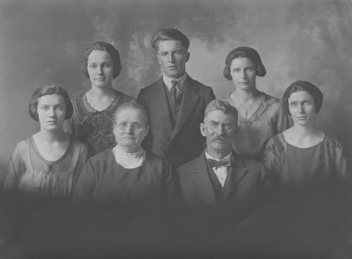 Ehlen family portrait, ca. 1920, Orange, California